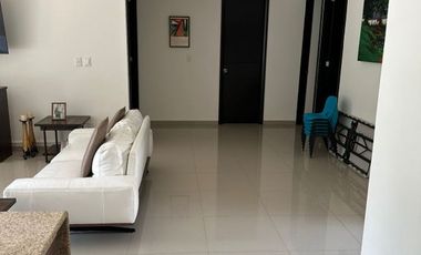 CASA FAMILIAR JUNTO AL LAGO