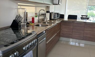 CASA FAMILIAR JUNTO AL LAGO