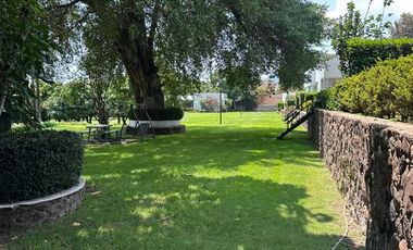 CASA FAMILIAR JUNTO AL LAGO