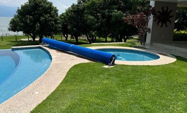 CASA FAMILIAR JUNTO AL LAGO