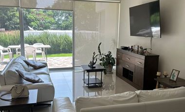 CASA FAMILIAR JUNTO AL LAGO