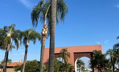 Casa 2 Niveles con Sótano en renta en Provenza Residencial y Casa Club