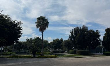 Casa 2 Niveles con Sótano en renta en Provenza Residencial y Casa Club