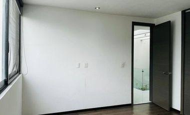 Casa 2 Niveles con Sótano en renta en Provenza Residencial y Casa Club