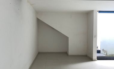 Casa 2 Niveles con Sótano en renta en Provenza Residencial y Casa Club