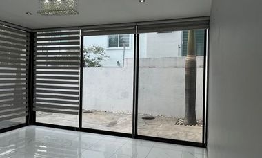 Casa 2 Niveles con Sótano en renta en Provenza Residencial y Casa Club