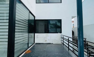 Casa 2 Niveles con Sótano en renta en Provenza Residencial y Casa Club