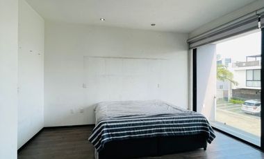 Casa 2 Niveles con Sótano en renta en Provenza Residencial y Casa Club