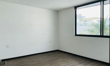 Casa 2 Niveles con Sótano en renta en Provenza Residencial y Casa Club