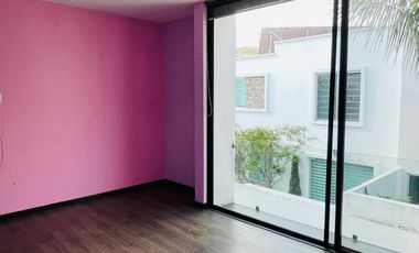 Casa 2 Niveles con Sótano en renta en Provenza Residencial y Casa Club