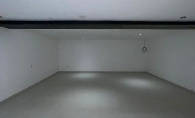 Casa 2 Niveles con Sótano en renta en Provenza Residencial y Casa Club