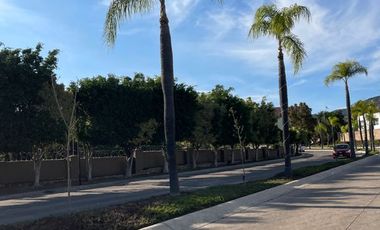 Casa 2 Niveles con Sótano en renta en Provenza Residencial y Casa Club