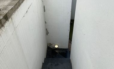 Casa 2 Niveles con Sótano en renta en Provenza Residencial y Casa Club