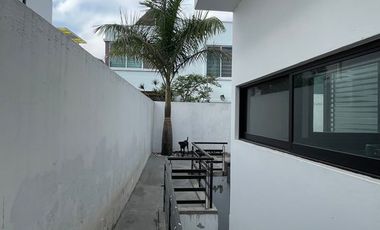 Casa 2 Niveles con Sótano en renta en Provenza Residencial y Casa Club