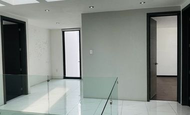 Casa 2 Niveles con Sótano en renta en Provenza Residencial y Casa Club