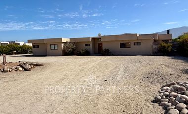 Espléndida Casa en Venta en Algarrobito