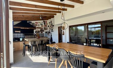 Espléndida Casa en Venta en Algarrobito