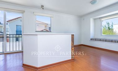 Venta de Hermosa casa con jacuzzi, en condominio de Peñalolén