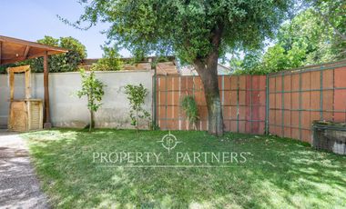 Venta de Hermosa casa con jacuzzi, en condominio de Peñalolén