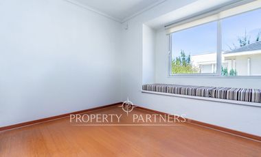 Venta de Hermosa casa con jacuzzi, en condominio de Peñalolén