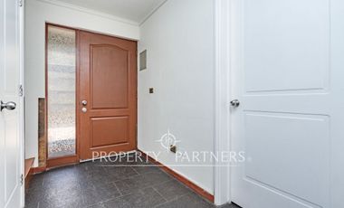 Venta de Hermosa casa con jacuzzi, en condominio de Peñalolén