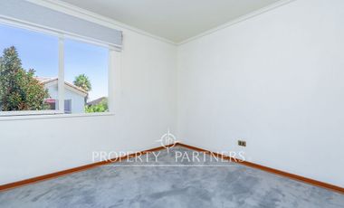 Venta de Hermosa casa con jacuzzi, en condominio de Peñalolén