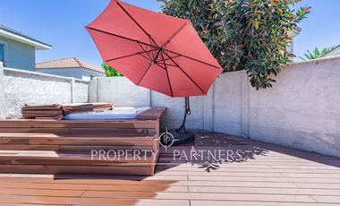Venta de Hermosa casa con jacuzzi, en condominio de Peñalolén