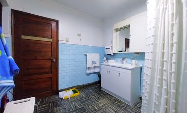 Casa 7 dorm. 4 baños Hall de Acceso 3 Locales Venta Santiago