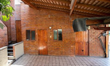 Venta de hermosa casa estilo rústico en Casuarinas Sur, Santiago de Surco