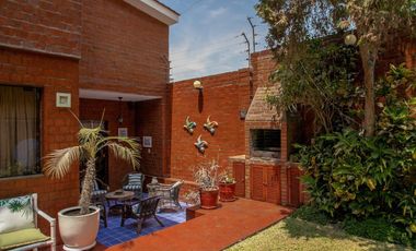 Venta de hermosa casa estilo rústico en Casuarinas Sur, Santiago de Surco