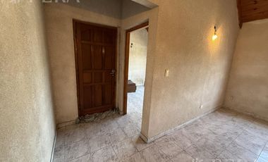 Venta casa 4 ambientes con cochera y jardín en Quilmes