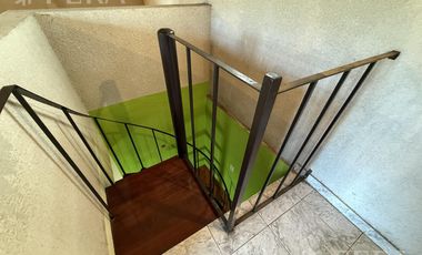 Venta casa 4 ambientes con cochera y jardín en Quilmes