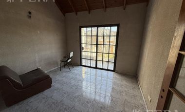 Venta casa 4 ambientes con cochera y jardín en Quilmes