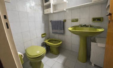 VENTA CASA DE PASILLO NO PH 2 DORMITORIOS, PATIO Y TERRAZA EN ARROYITO