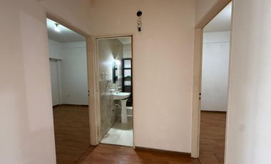 Departamento de tres ambientes en primer piso por escalera en alquiler en Sarandi