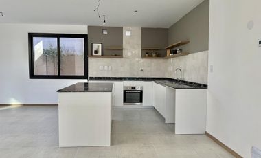 CASA EN VENTA-LUJAN DE CUYO MENDOZA -Barrio LAR DE VIEYTES III--