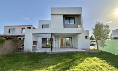 CASA EN VENTA-LUJAN DE CUYO MENDOZA -Barrio LAR DE VIEYTES III--