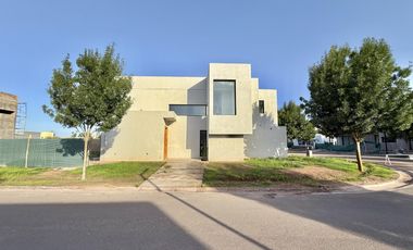 CASA EN VENTA-LUJAN DE CUYO MENDOZA -Barrio LAR DE VIEYTES III--