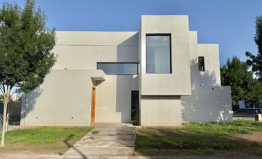 CASA EN VENTA-LUJAN DE CUYO MENDOZA -Barrio LAR DE VIEYTES III--