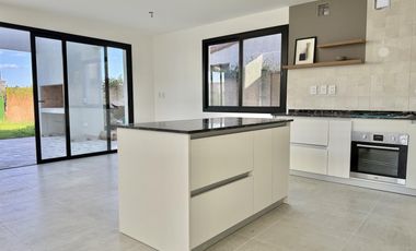 CASA EN VENTA-LUJAN DE CUYO MENDOZA -Barrio LAR DE VIEYTES III--