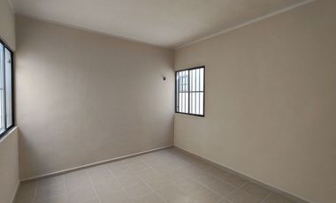 Casa en venta de una planta en esquina con excedente de terreno   Bicentenario