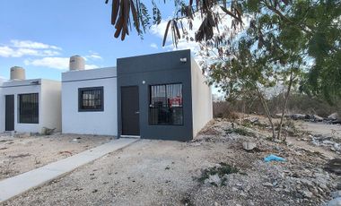 Casa en venta de una planta en esquina con excedente de terreno   Bicentenario