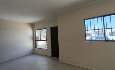 Casa en venta de una planta en esquina con excedente de terreno   Bicentenario