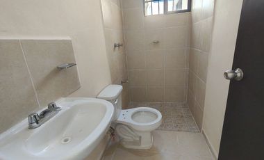 Casa en venta de una planta en esquina con excedente de terreno   Bicentenario