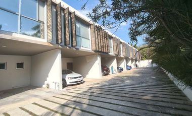 Townhouse en Renta amueblado en Privada Temozón Norte