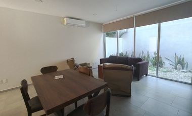 Townhouse en Renta amueblado en Privada Temozón Norte