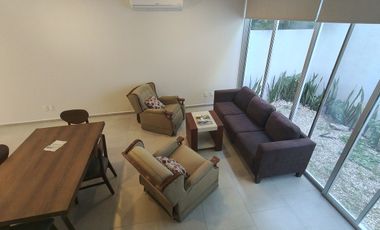 Townhouse en Renta amueblado en Privada Temozón Norte