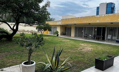 Casa en Venta en Cd del Sol como terreno con Uso de Suelo H3-V