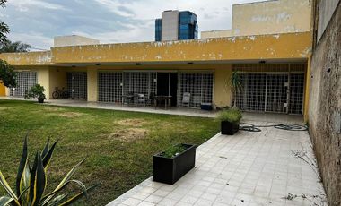 Casa en Venta en Cd del Sol como terreno con Uso de Suelo H3-V