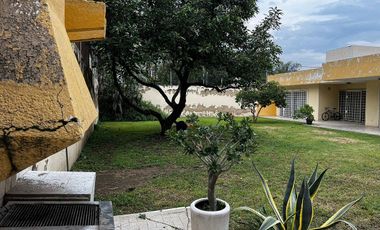 Casa en Venta en Cd del Sol como terreno con Uso de Suelo H3-V